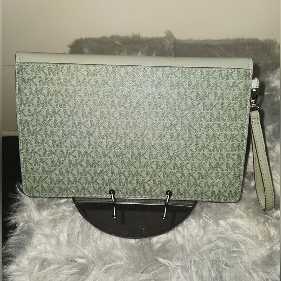Michael Kors Oversized Envelope Wristlet/Clutch nwot - Picture 5 of 8